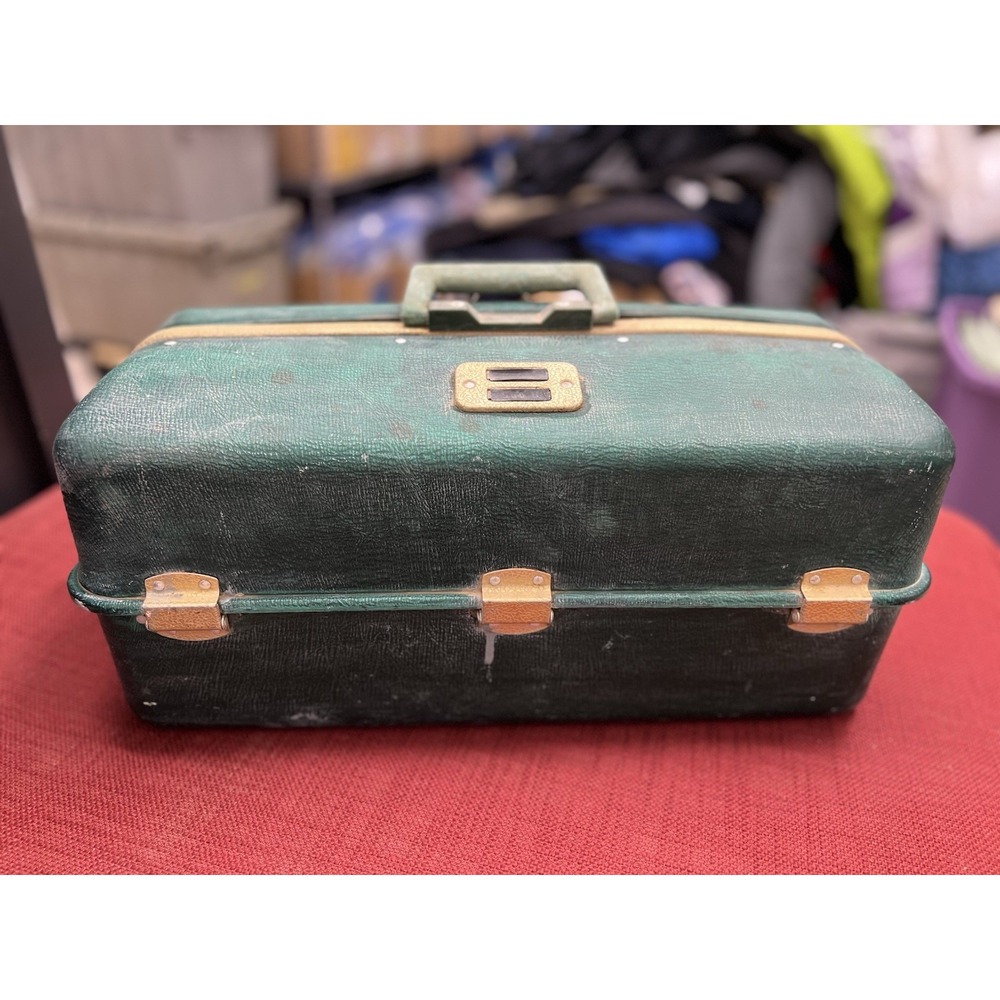 Vintage UMCO‎ 2000 US Made in Watertown, MN. Tackle Box - Green
